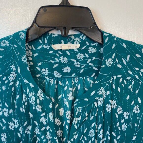 Fun 2 Fun Green lightweight floral top - Picture 2 of 7